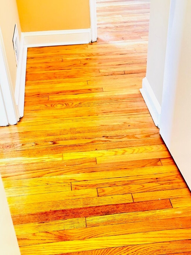 Building Photo - 8804 Bradford Rd