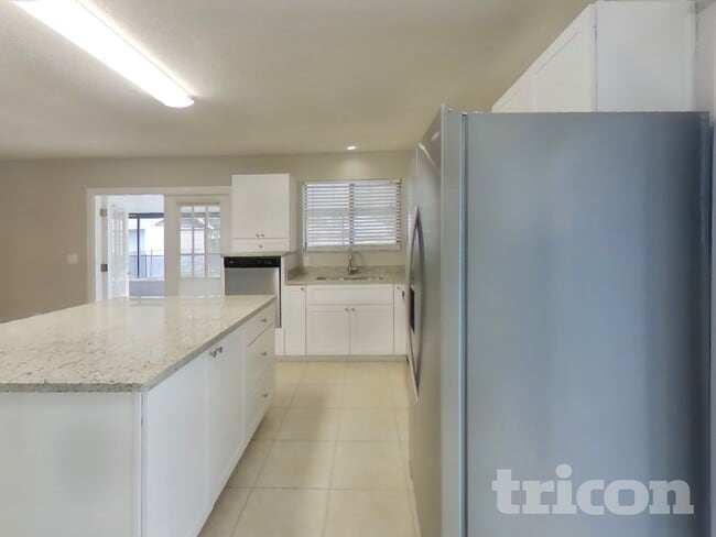 Foto del edificio - 4963 Beige St