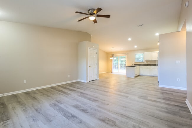 Building Photo - 302 Yukon Dr