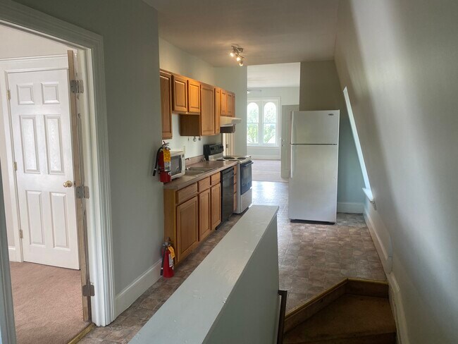2nd floor - 1108 W 4th St