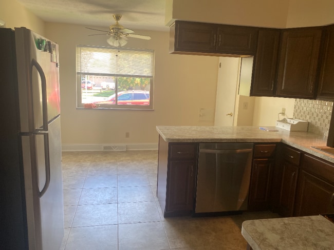 Foto del edificio - 13857 Whitney Rd