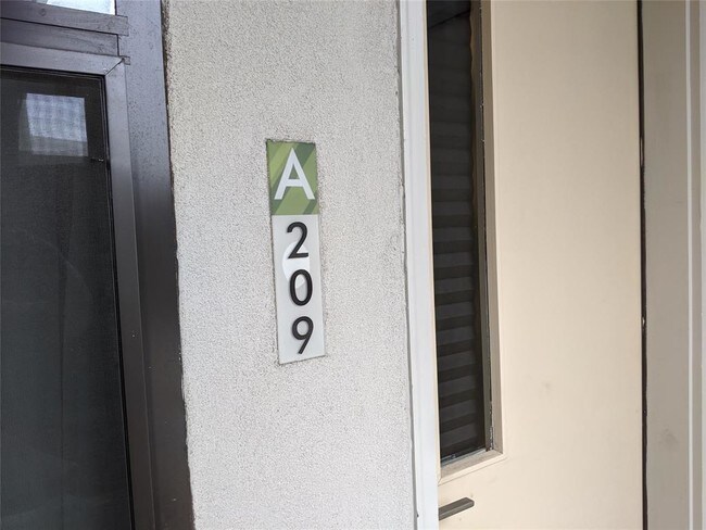 Foto del edificio - 2401 Crawford St