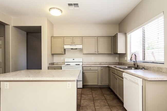 Foto del edificio - 14913 N 153Rd Ave