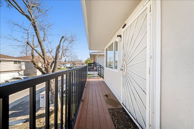 Building Photo - 4617 Palm Ave