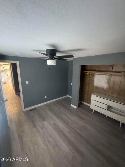 Building Photo - 14210 W Cameron St