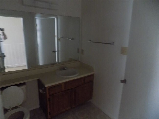 Foto del edificio - 10500 Lake June Rd