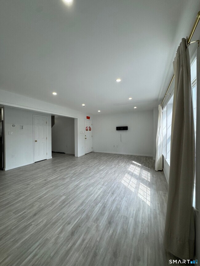 Foto del edificio - 136 W Cedar St