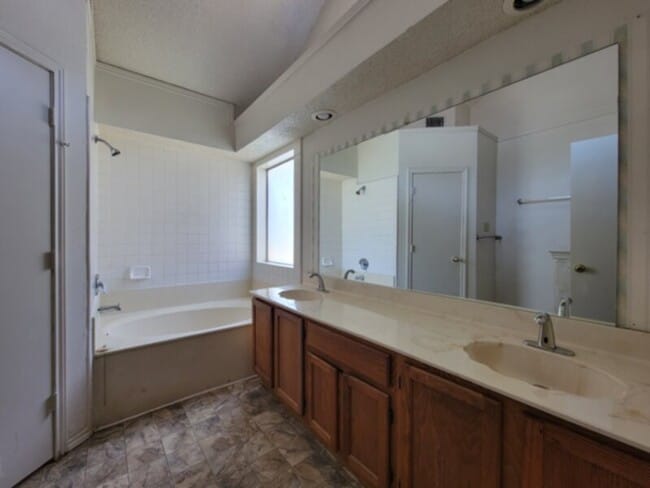 Building Photo - CORNER LOT IN ROWLETT!!!!!
