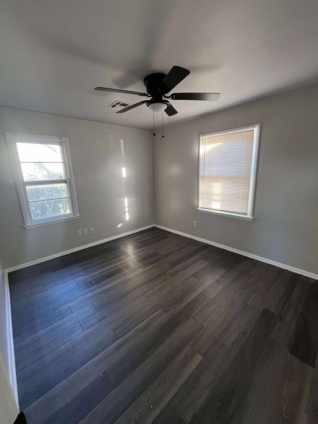 Foto del edificio - 701 E Holman Ct