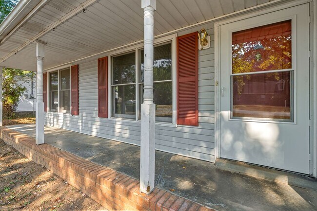 Building Photo - 3 Bedroom Pet Friendly Home for Rent!