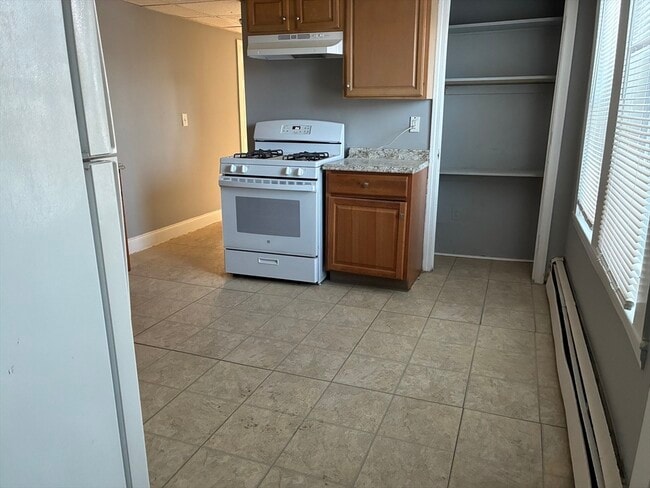 Building Photo - 129 S Elm St