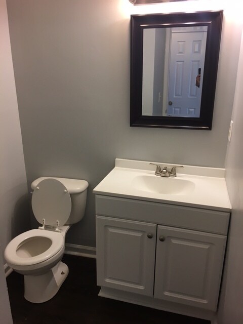 Foto del edificio - Tour this charming 2 Bed 1.5 Bath Townhome...