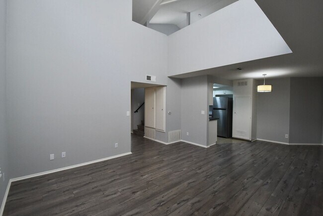 Foto del edificio - 5328 Riverton Ave