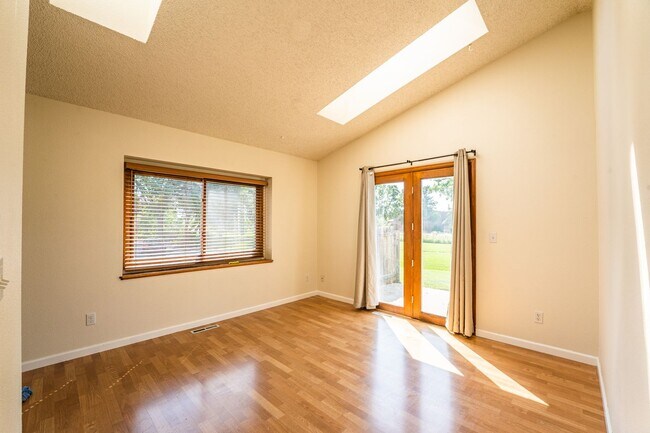 Building Photo - Charming 3 Bed, 1.5 Bath Home in Loveland