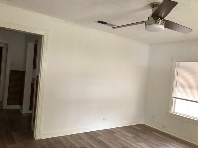 Foto del edificio - 1207 Greenville St