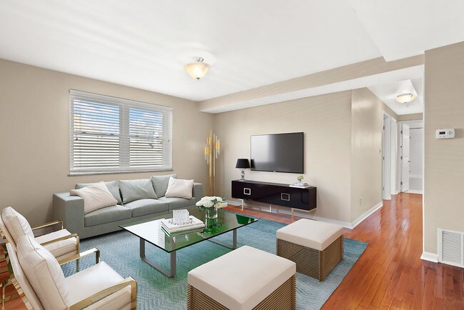Gran espacio de sala de estar - 69 N 20th St