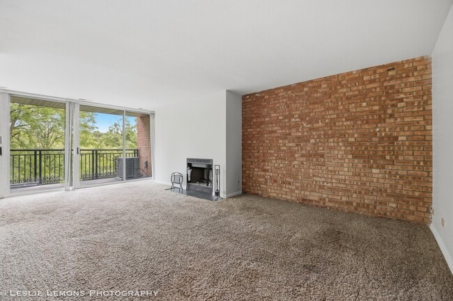Building Photo - 5950 Oakwood Dr