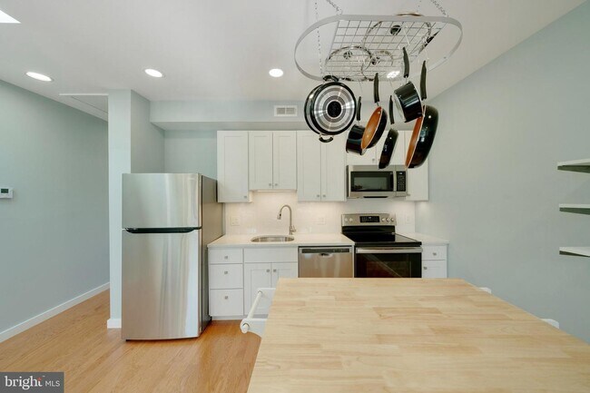 Foto del edificio - 1 Ingraham St NW