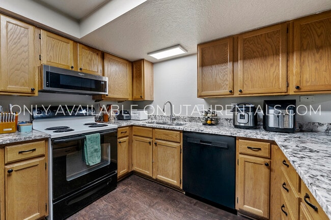 Building Photo - 1660 Willowbrook Dr