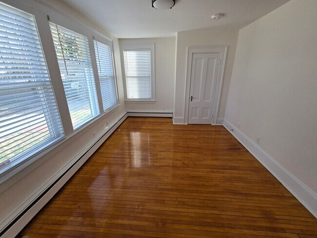 Foto del edificio - Updated 2 Bedroom Apartment!