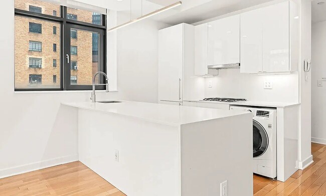 Building Photo - 49 E 34th St