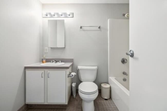 Building Photo - Kenmore Sq - 2 Bed 2 Bath  9/1