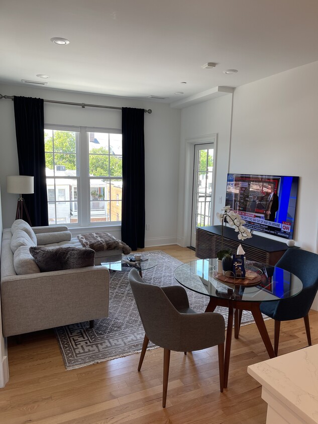 Foto principal - 300 8th St NE