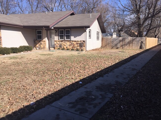 Building Photo - 2936 S Kimbrough Ave