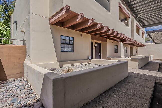 Photo - 1028 S Ash Ave Apartment