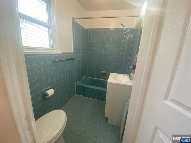 Photo - 536 3rd Ave Apartment