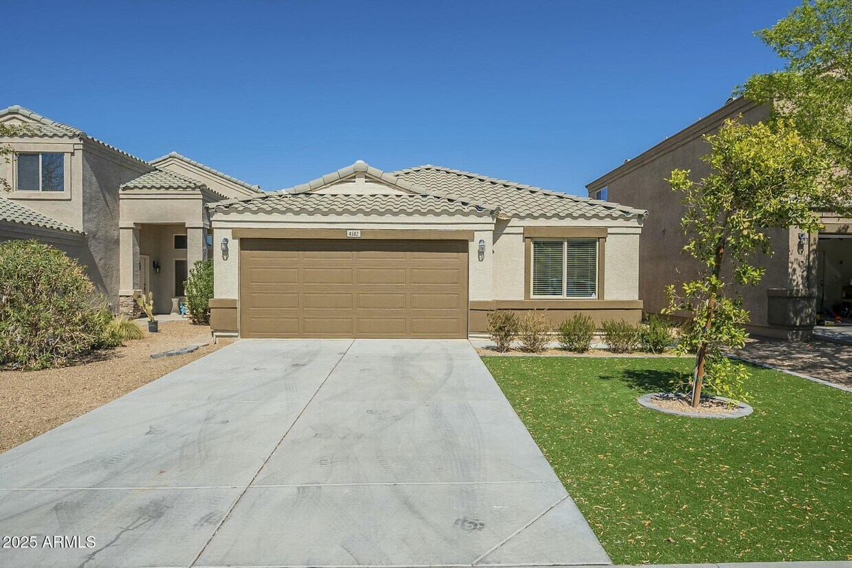 Foto principal - 4582 E Jadeite Dr
