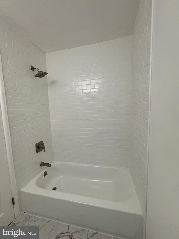 Foto del edificio - 9762 Hilspach St