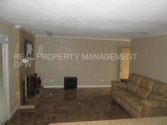Building Photo - 1300 Memory Ln