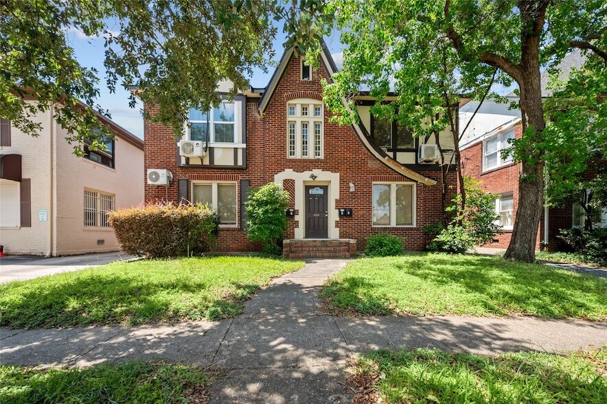 Foto principal - 907 W Gray St