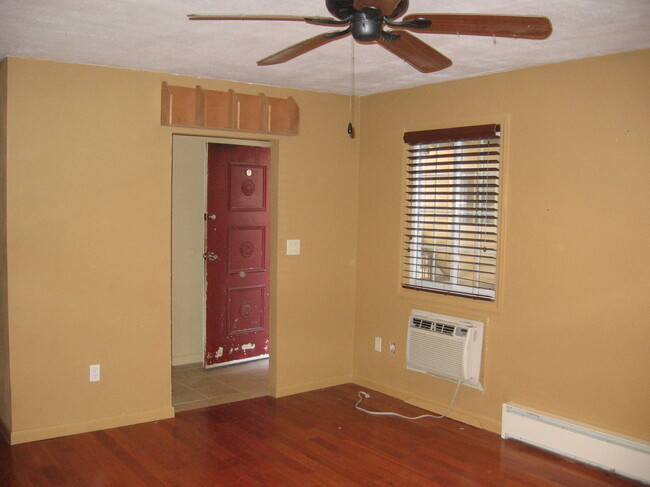 Building Photo - 319 Fox Run Ln