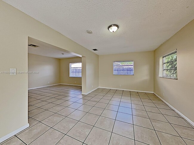 Foto del edificio - 8211 SW 8th Ct