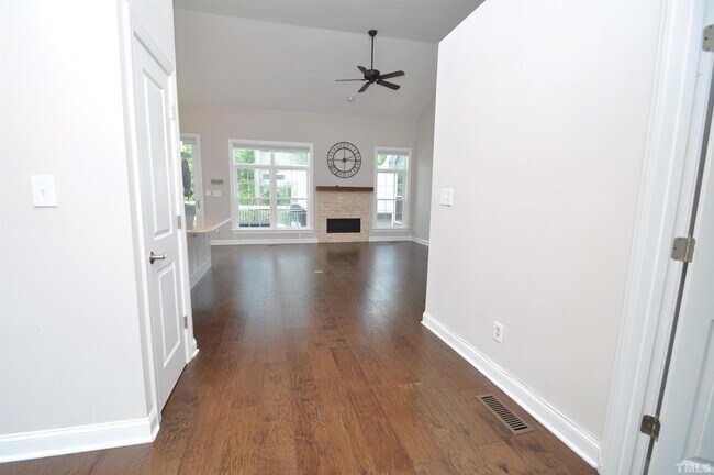 Building Photo - 104 Crestpoint Ct