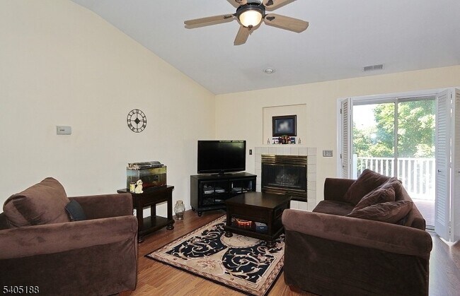 Foto del edificio - 58 Wescott Rd