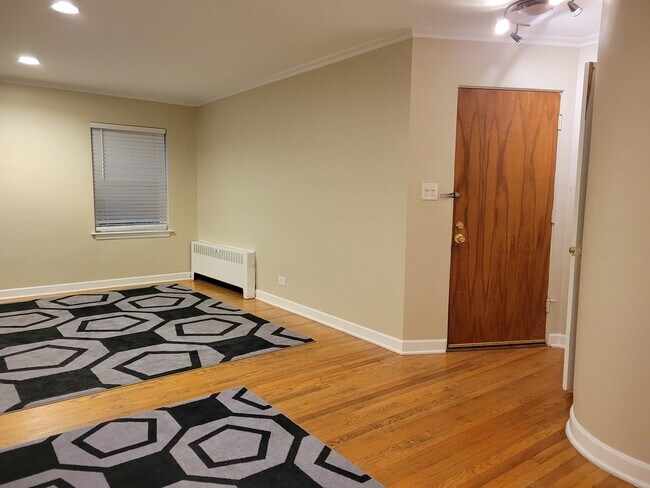 Foto del edificio - 6116 N Hamilton Ave