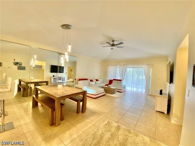 Foto del edificio - 230 Sugar Pine Ln