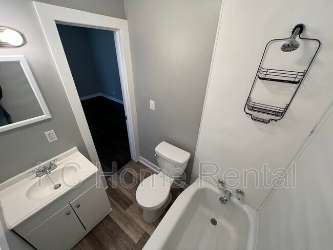 Building Photo - 1843 S Harris Ave