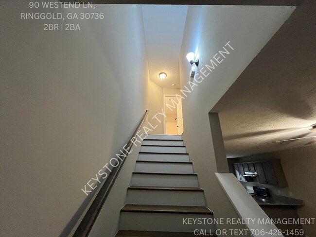 Foto del edificio - 90 Westend Ln