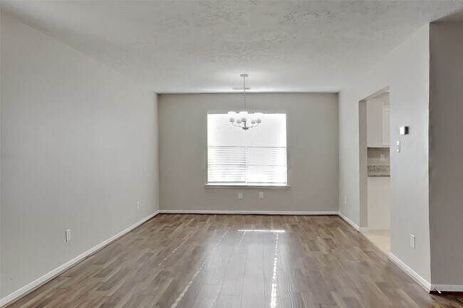 Foto del edificio - 16323 Jast Dr