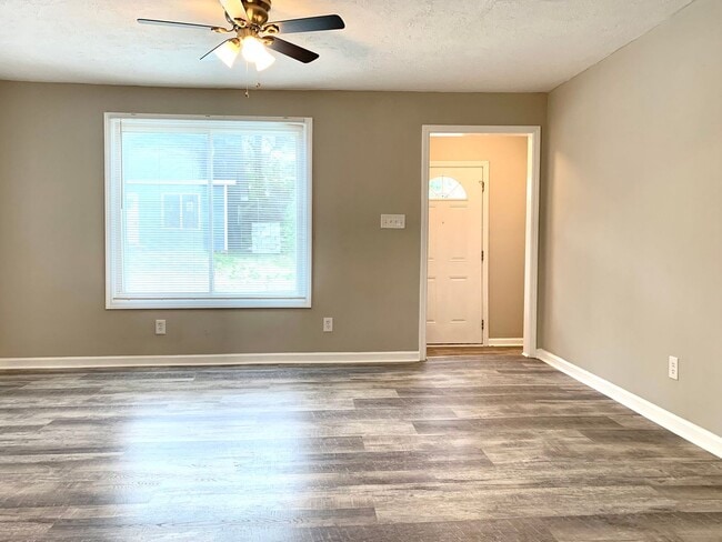 Building Photo - 719 Elder St