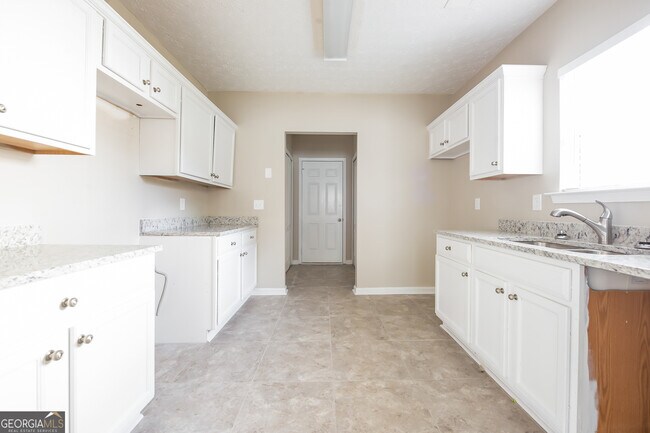 Foto del edificio - 5345 Yellow Pine Dr