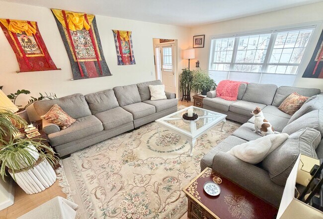 Foto del edificio - 4 Bedroom Home in South Burlington VT Available 4/1!