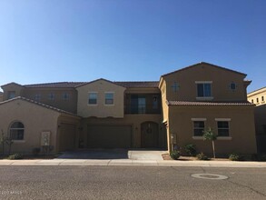 Building Photo - 1367 S Country Club Dr