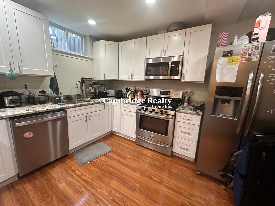 Primary Photo - 227 Norfolk St