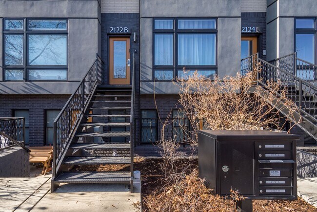 Foto del edificio - 2122 3rd St NE