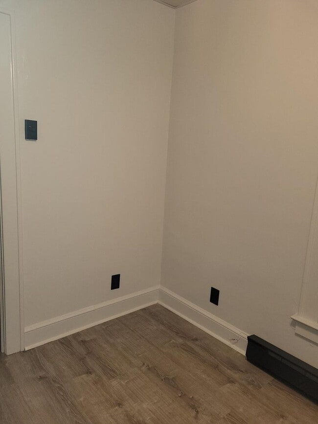 Building Photo - Great remodeled one bedroom apartment